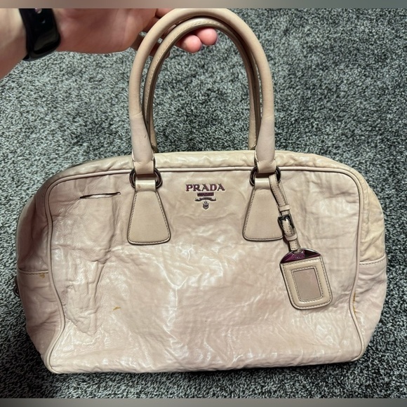 🚨SALE🚨 Prada leather handbag - Picture 1 of 17